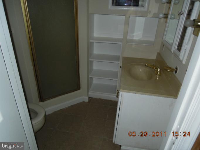 8113 Del Haven Road Dundalk, MD 21222 - Photo 2 of 11 Bath