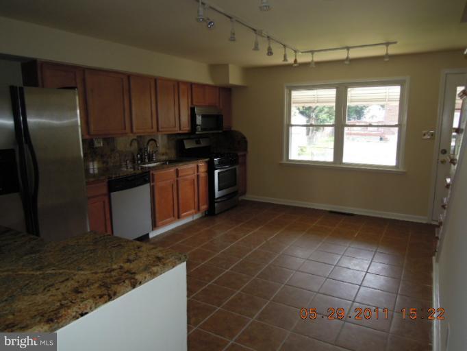 8113 Del Haven Road Dundalk, MD 21222 - Photo 7 of 11 Bath
