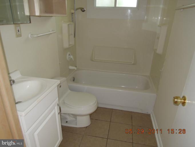 8113 Del Haven Road Dundalk, MD 21222 - Photo 9 of 11 Bath