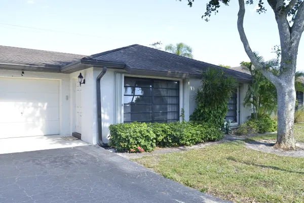 $199,500 | 10054 Eaglewood Road, Unit B, Boynton Beach, FL 33436