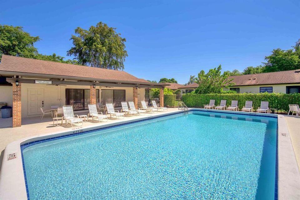 10054 Eaglewood Road, Unit B Boynton Beach, FL 33436 - Photo 18 of 25 z