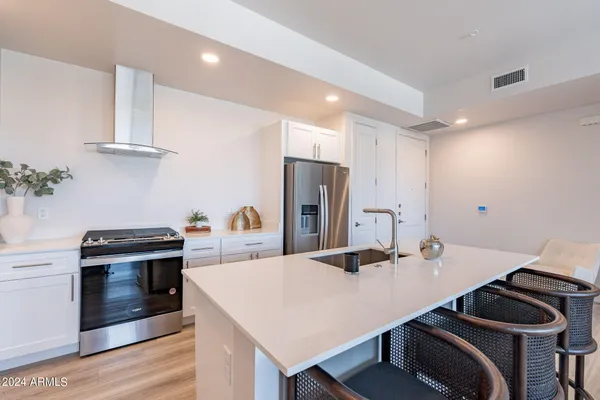 $448,000 | 3131 North Central Avenue, Unit 4014, Phoenix, AZ 85012