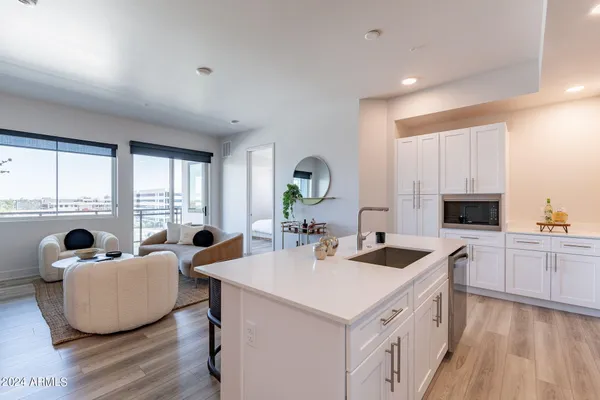 $448,000 | 3131 North Central Avenue, Unit 4014, Phoenix, AZ 85012