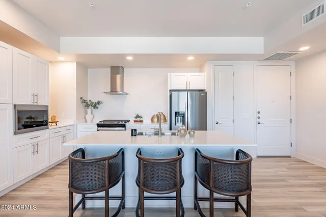 $489,000 | 3131 North Central Avenue, Unit 4014, Phoenix, AZ 85012