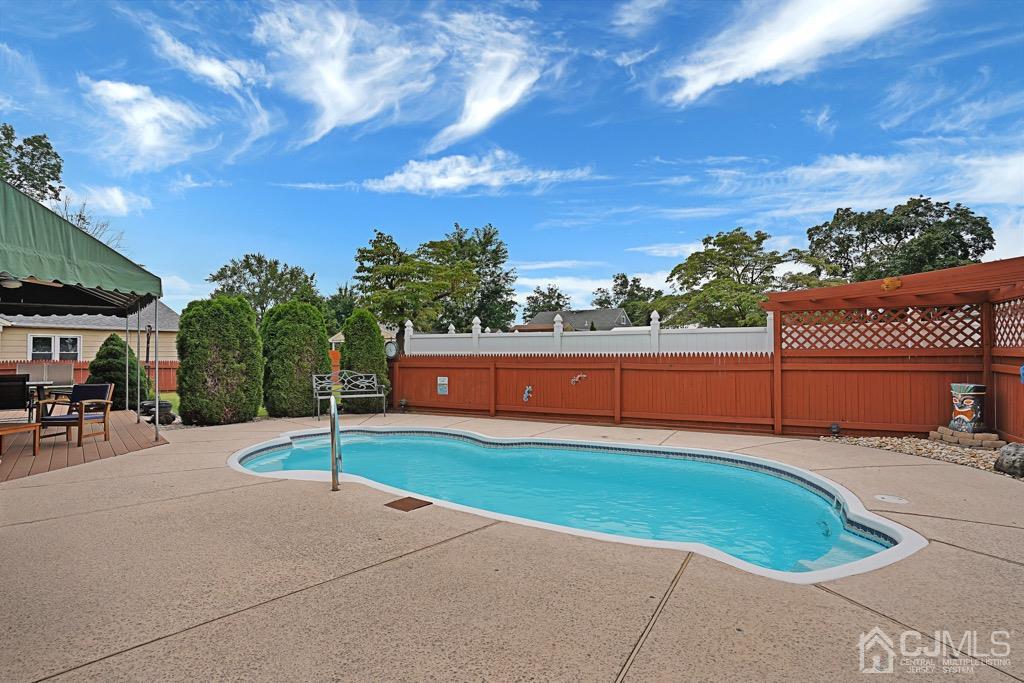 210 Oak Drive Middlesex, NJ 08846 - Photo 23 of 27 a view of a backyard