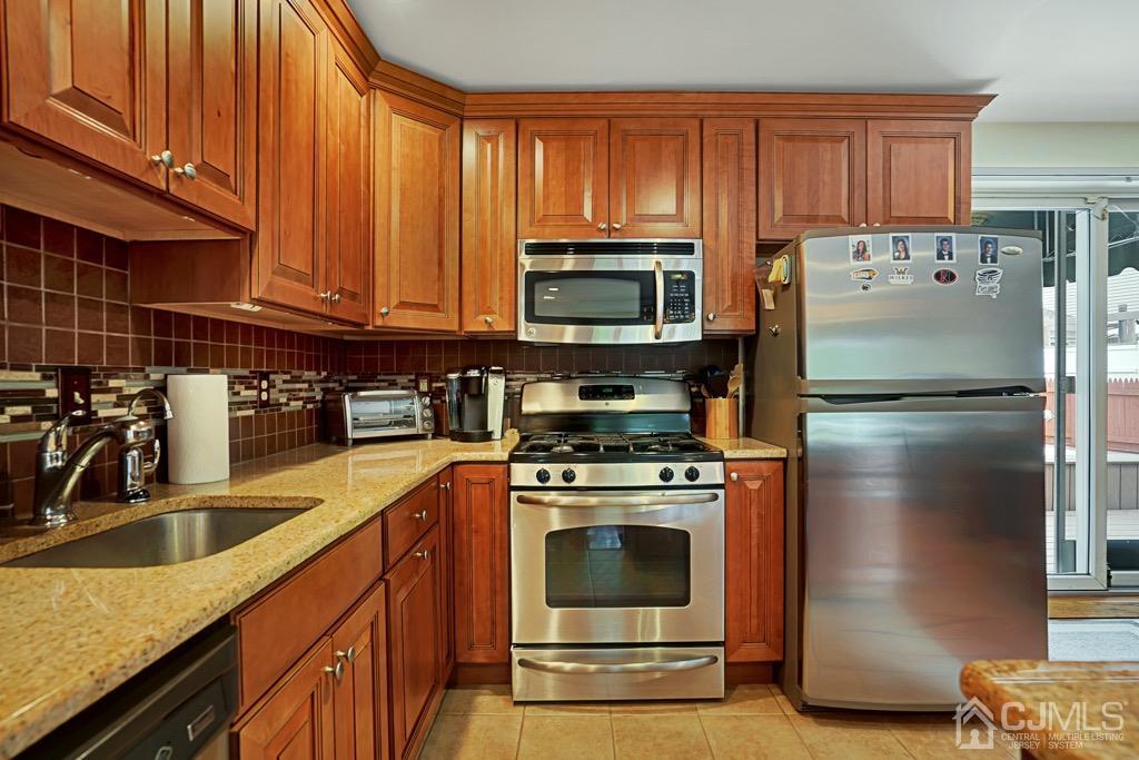 210 Oak Drive Middlesex, NJ 08846 - Photo 8 of 27 a kitchen with a sink stove and refrigerator