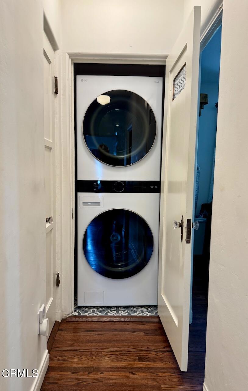 5240 Ellenwood Place Los Angeles, CA 90041 - Photo 12 of 25 a bathroom with a toilet and a sink