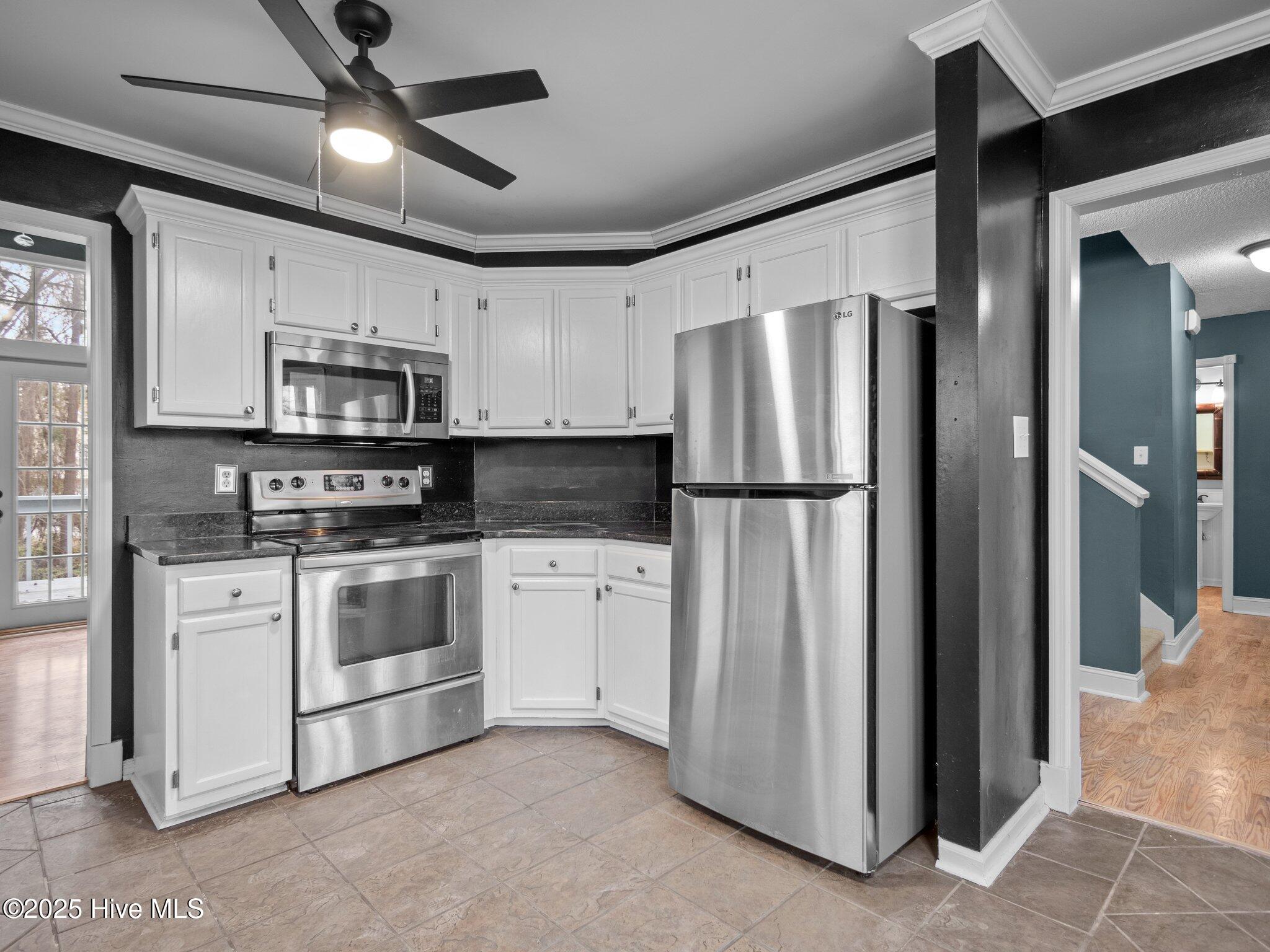 705 Riva Ridge Road Sneads Ferry, NC 28460 - Photo 7 of 31 Kitchen