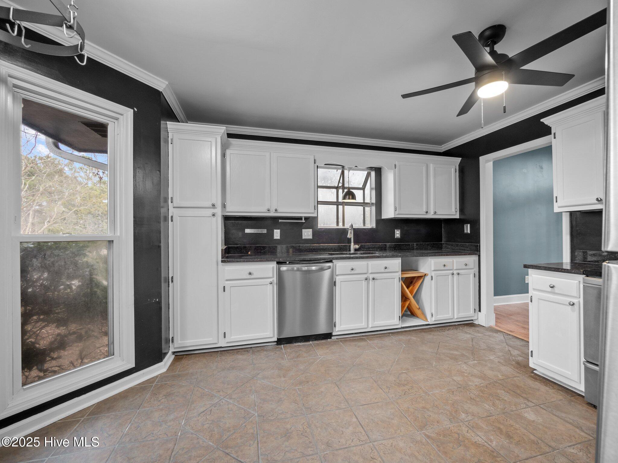 705 Riva Ridge Road Sneads Ferry, NC 28460 - Photo 10 of 31 Kitchen