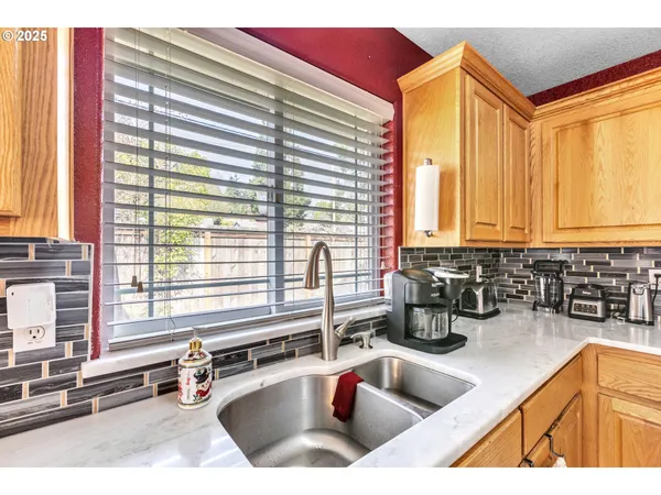$400,000 | 2200 Southeast Chinaberry Avenue, Roseburg, OR 97470