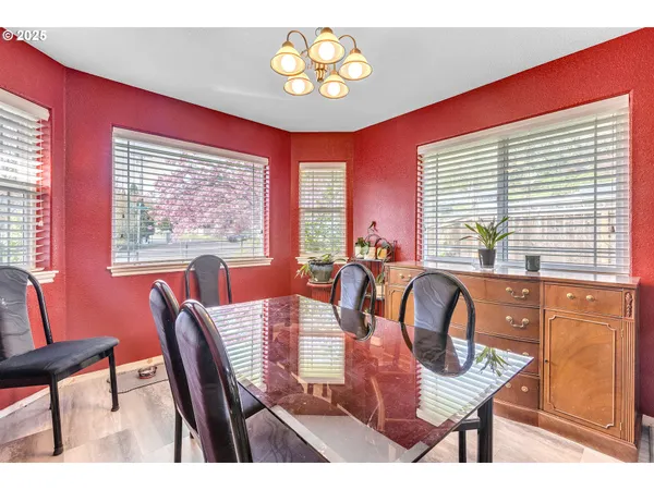 $400,000 | 2200 Southeast Chinaberry Avenue, Roseburg, OR 97470