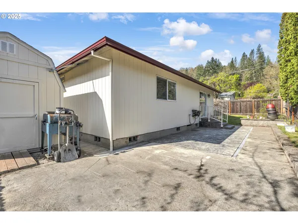$400,000 | 2200 Southeast Chinaberry Avenue, Roseburg, OR 97470