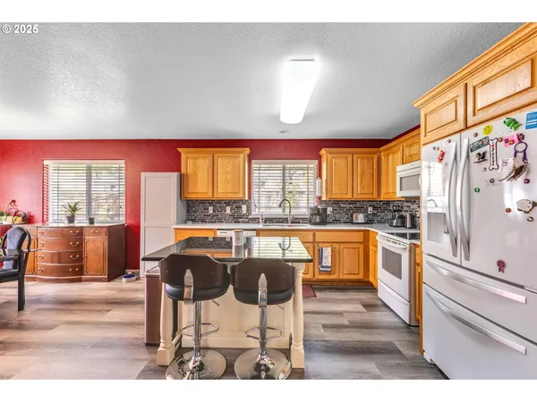 $400,000 | 2200 Southeast Chinaberry Avenue, Roseburg, OR 97470