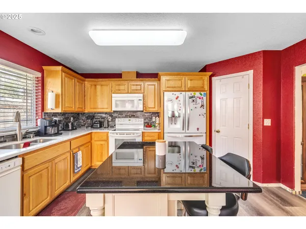 $400,000 | 2200 Southeast Chinaberry Avenue, Roseburg, OR 97470