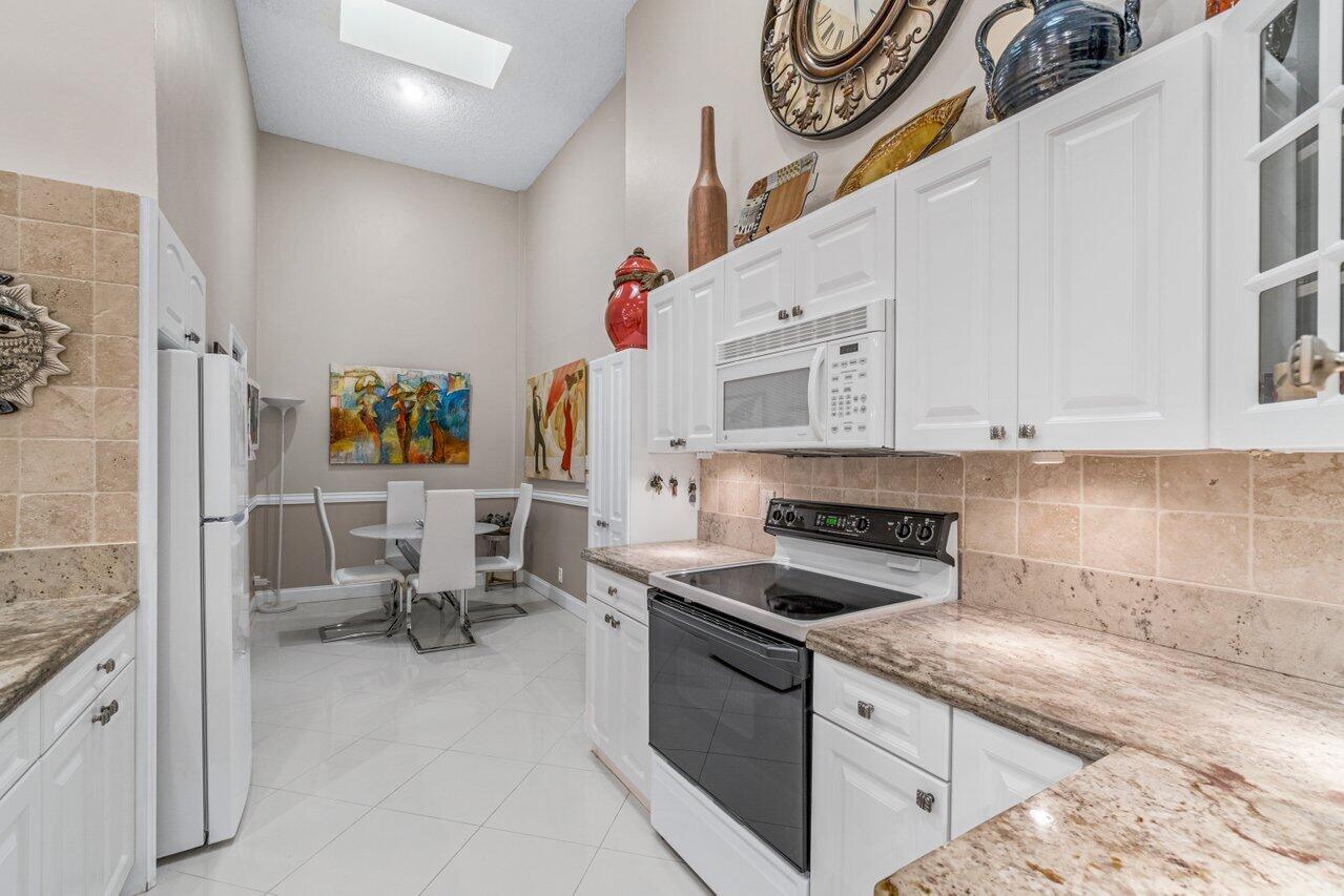 10941 Lakemore Lane, Unit B Boca Raton, FL 33498 - Photo 7 of 41 Kitchen