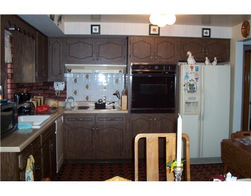 524 Center Hill Road Plum, PA 15239 - Photo 4 of 17 Kitchen.