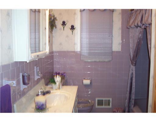 524 Center Hill Road Plum, PA 15239 - Photo 6 of 17 Full Bath.