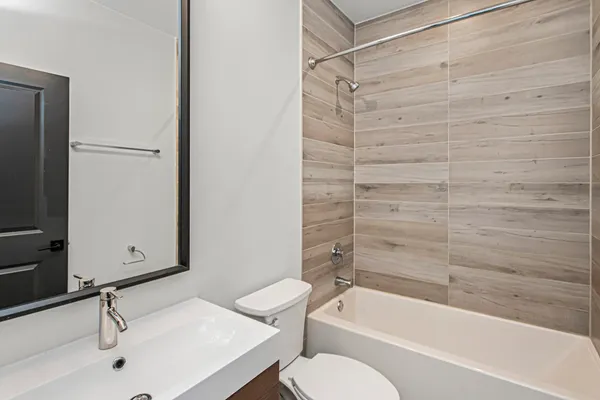 $2,200 | 6504 South Ingleside Avenue, Unit 1, Chicago, IL 60637