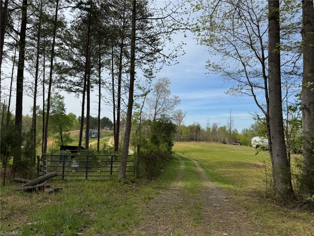 6988 Salem Chapel Road Walnut Cove, NC 27052 - Photo 4 of 38