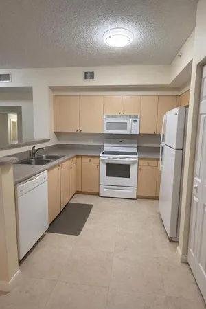 $2,050 | 7980 North Nob Hill Road, Unit 205, Tamarac, FL 33321