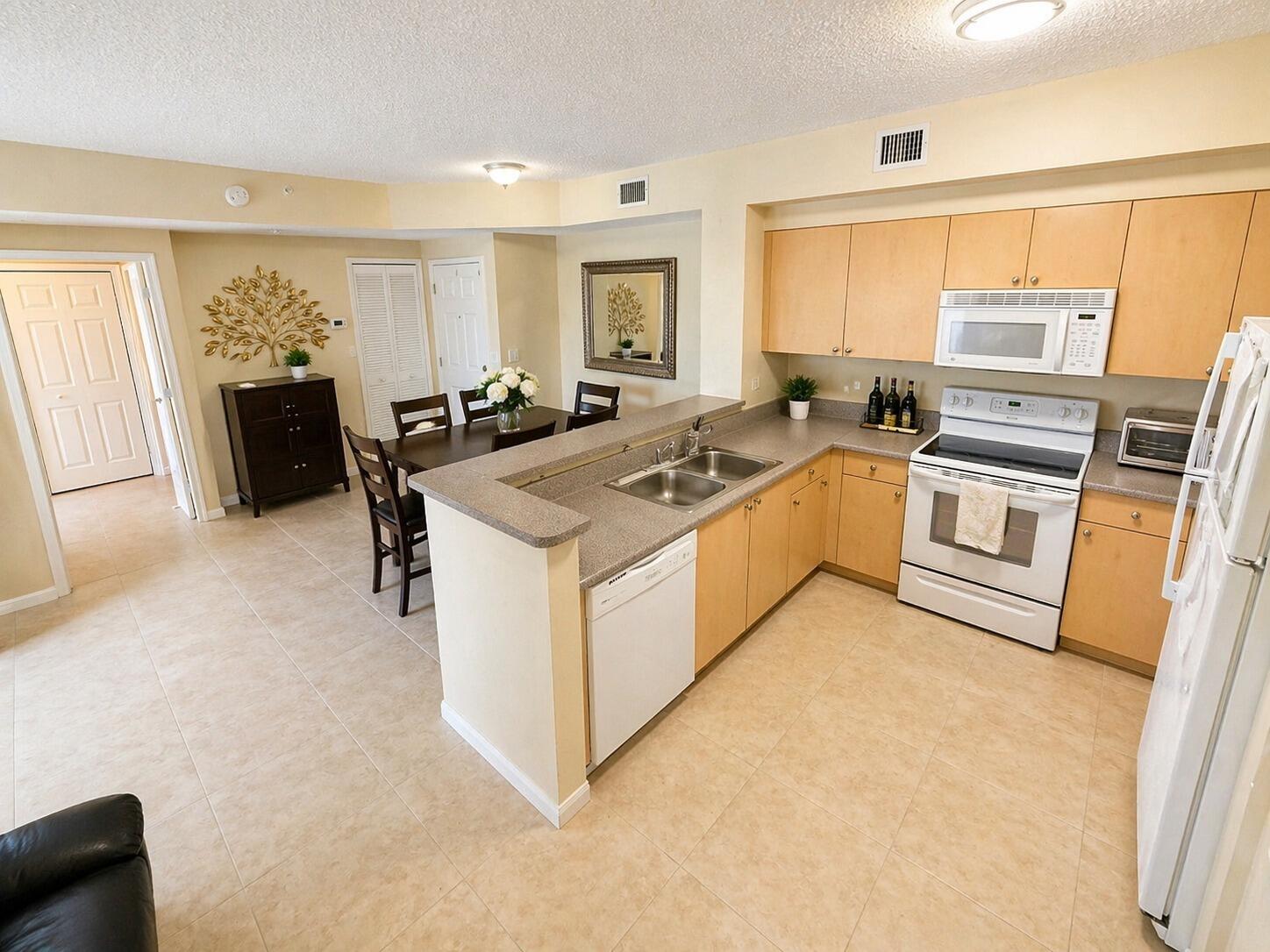 7980 North Nob Hill Road, Unit 205 Tamarac, FL 33321 - Photo 15 of 23 Kitchen-with-Dining-Nook