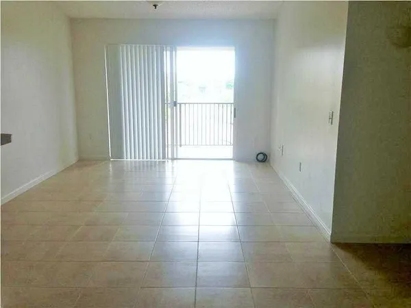 $2,050 | 7980 North Nob Hill Road, Unit 205, Tamarac, FL 33321