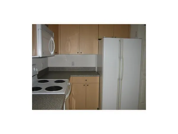 $2,050 | 7980 North Nob Hill Road, Unit 205, Tamarac, FL 33321
