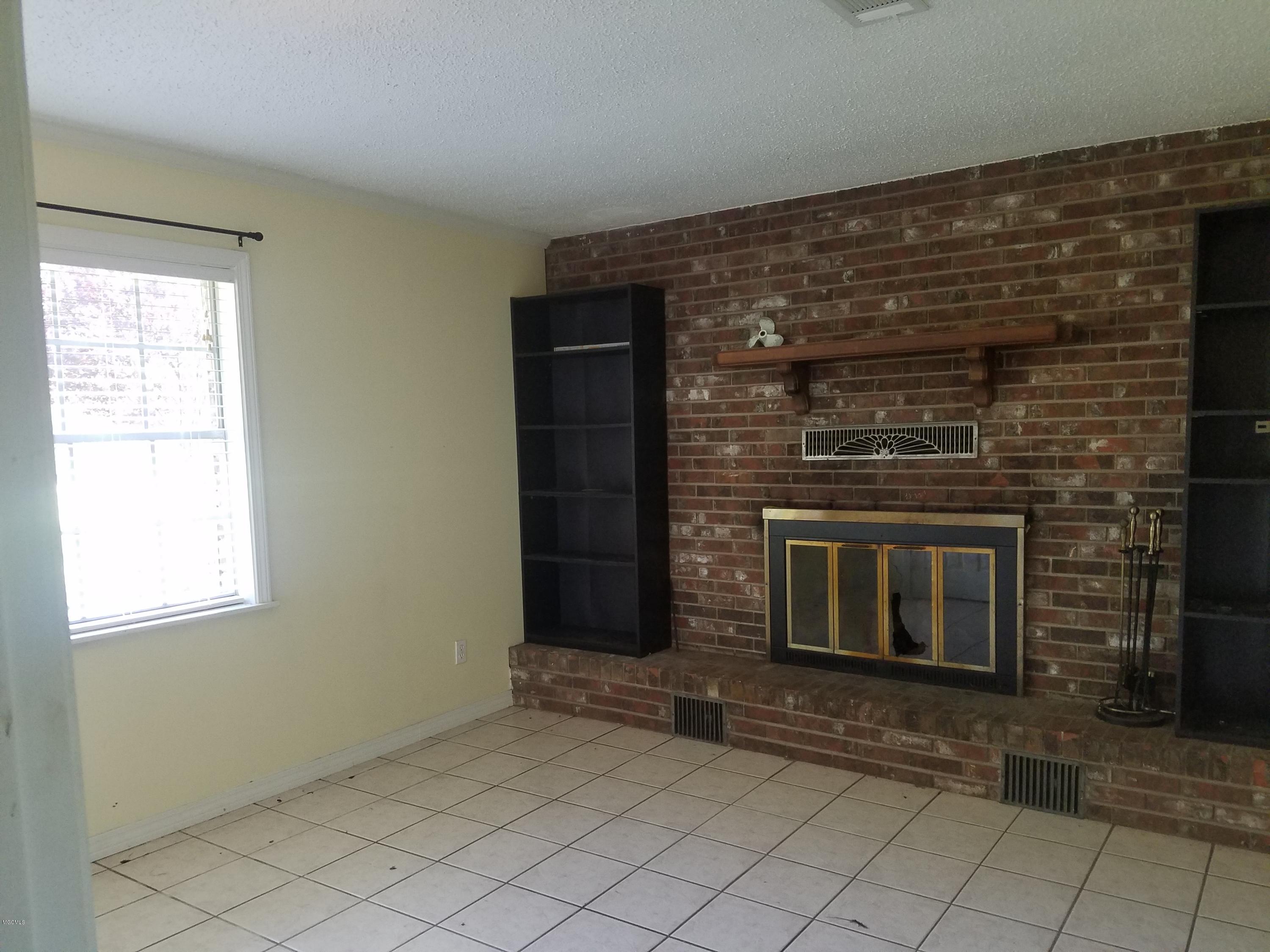 117 McAllister Road Lucedale, MS 39452 - Photo 3 of 19 Front Living Room
