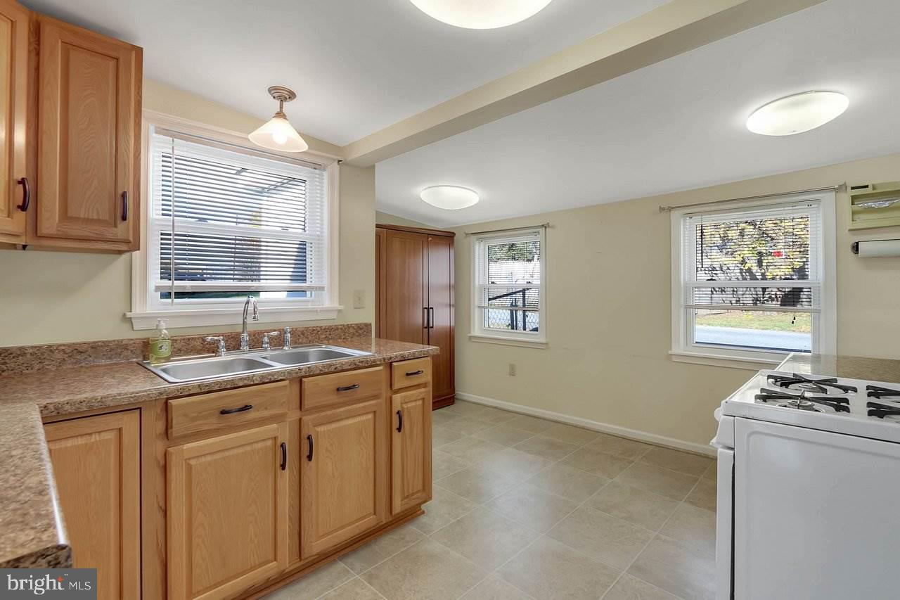 2317 Trolley Road York, PA 17408 - Photo 7 of 25