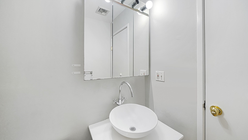 35 Des Moines Road, Unit 210 Quincy, MA 02169 - Photo 11 of 12 Gallery Image 11