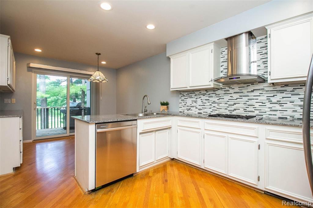 1931 Pine Ridge Lane Bloomfield Hills, MI 48302 - Photo 9 of 47