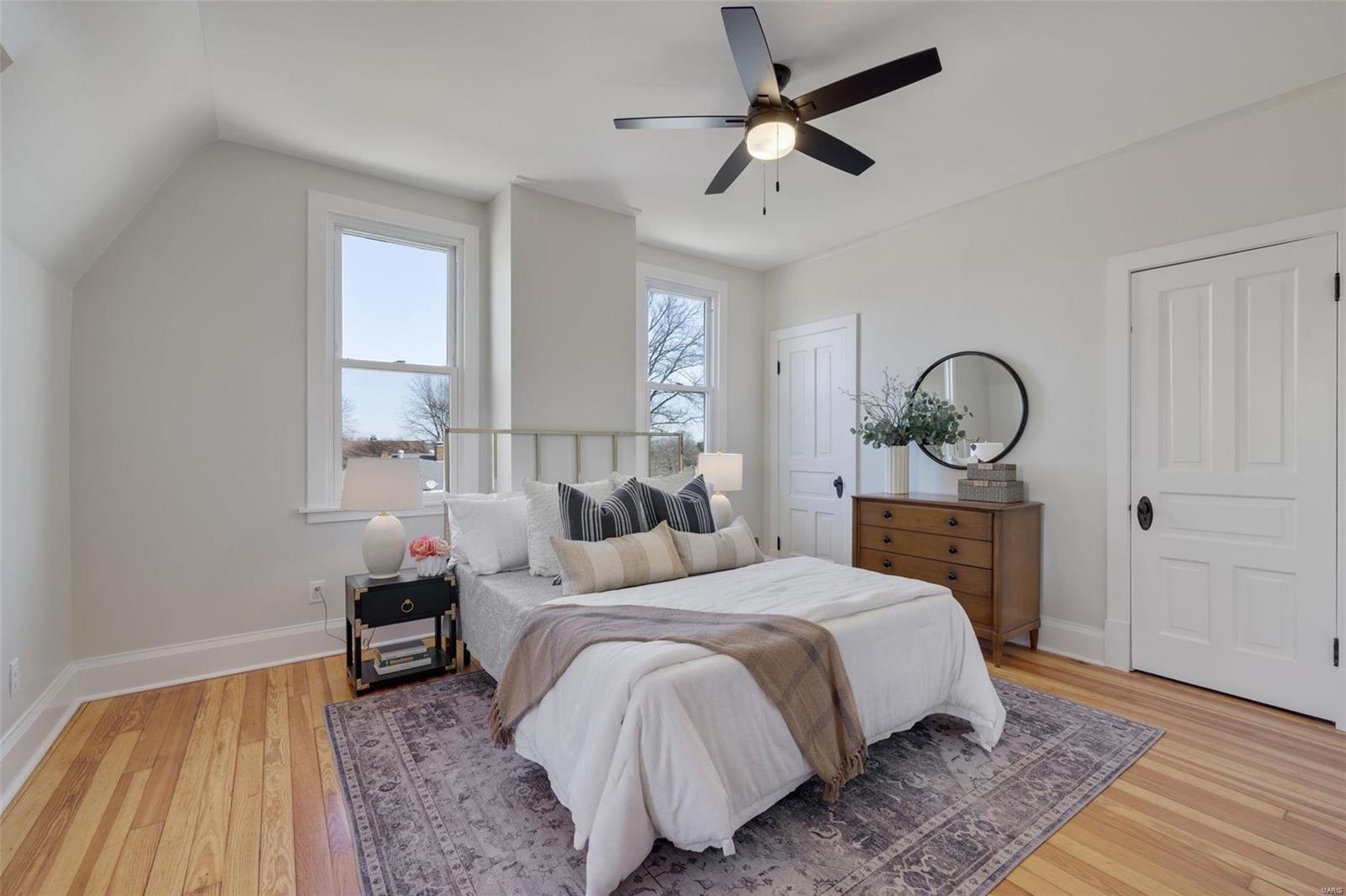 5215 Heege Road St. Louis, MO 63123 - Photo 14 of 38 Gallery Image 14