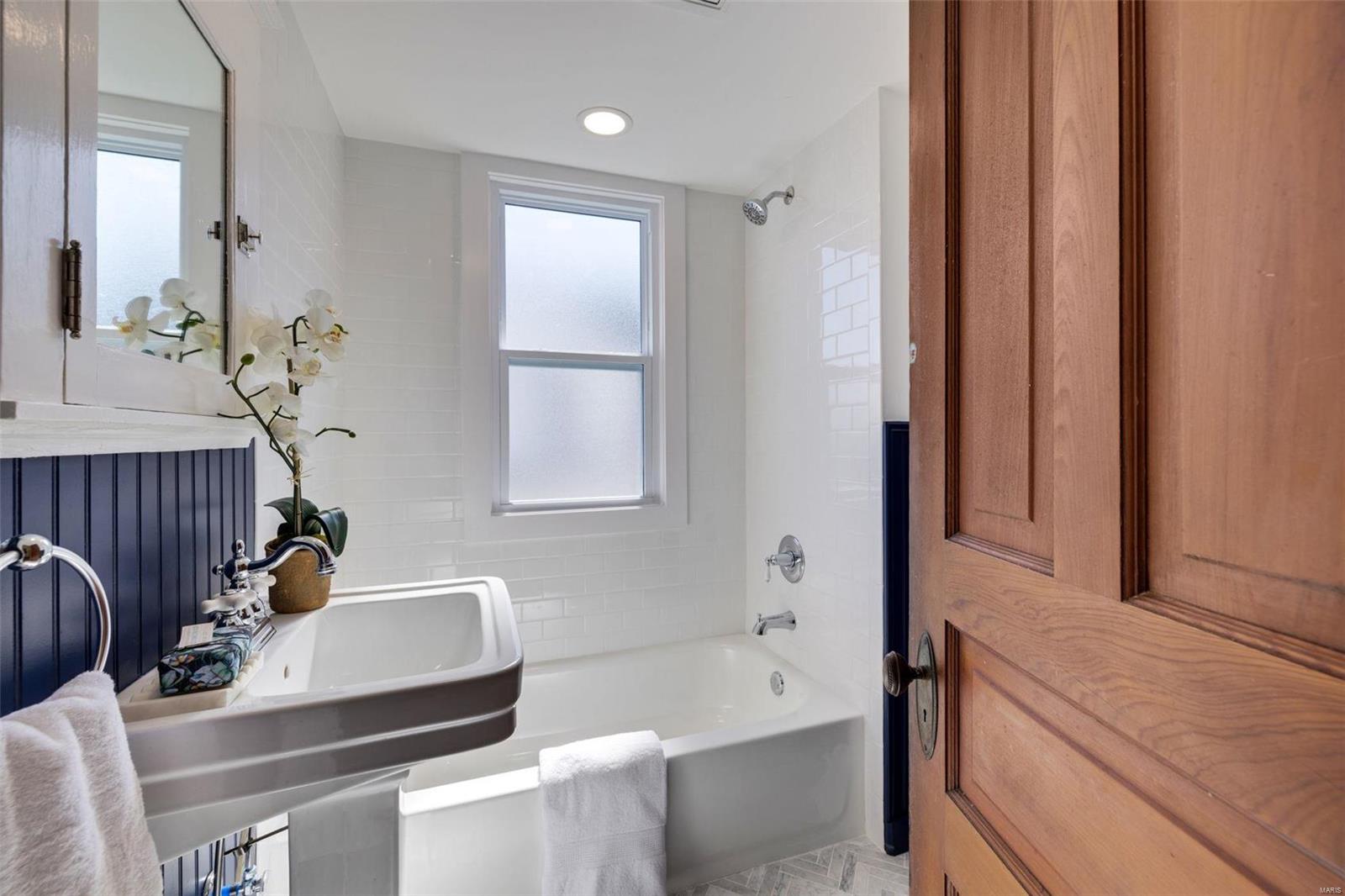 5215 Heege Road St. Louis, MO 63123 - Photo 17 of 38 Gallery Image 17