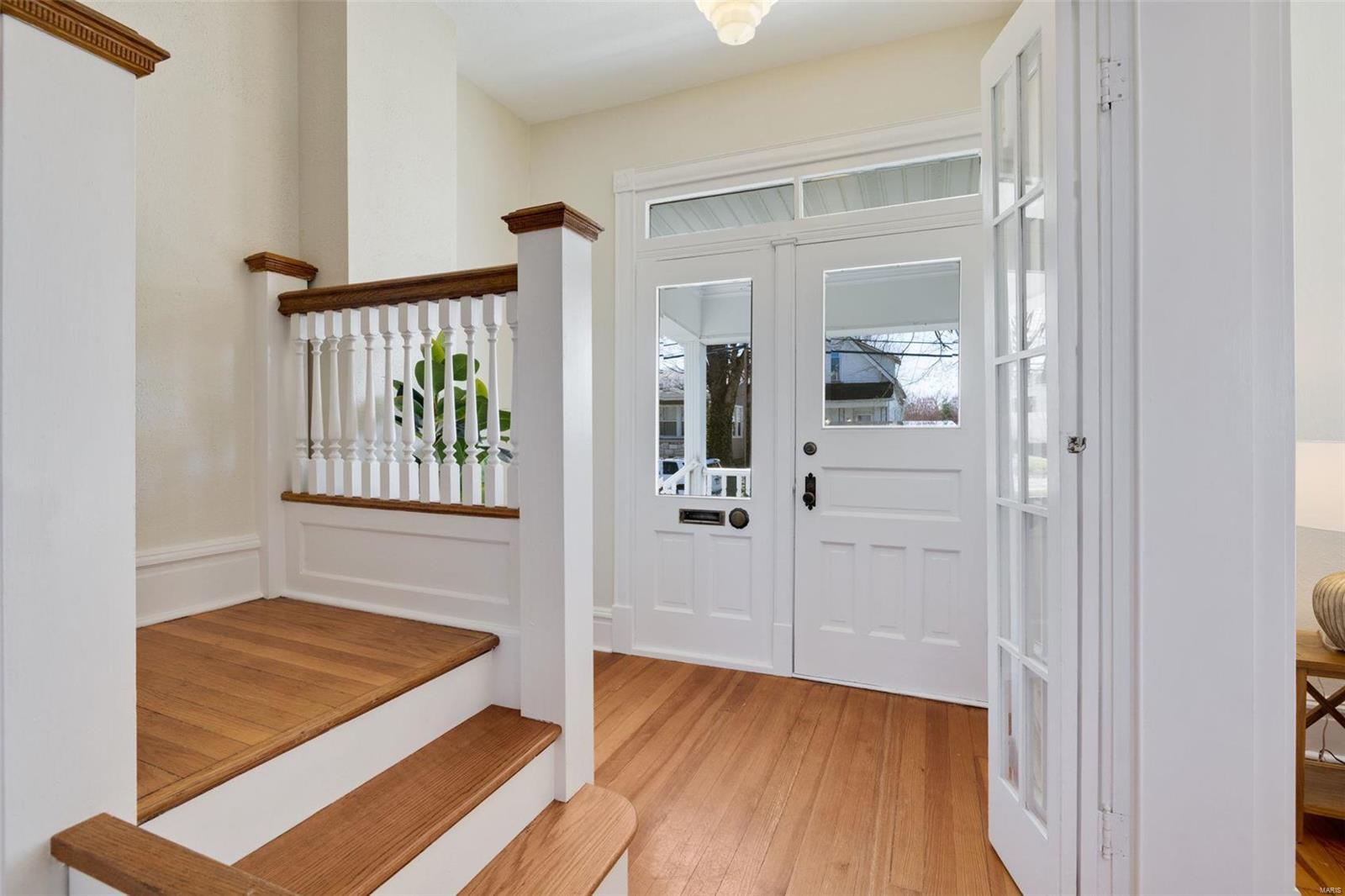 5215 Heege Road St. Louis, MO 63123 - Photo 3 of 38 Gallery Image 3