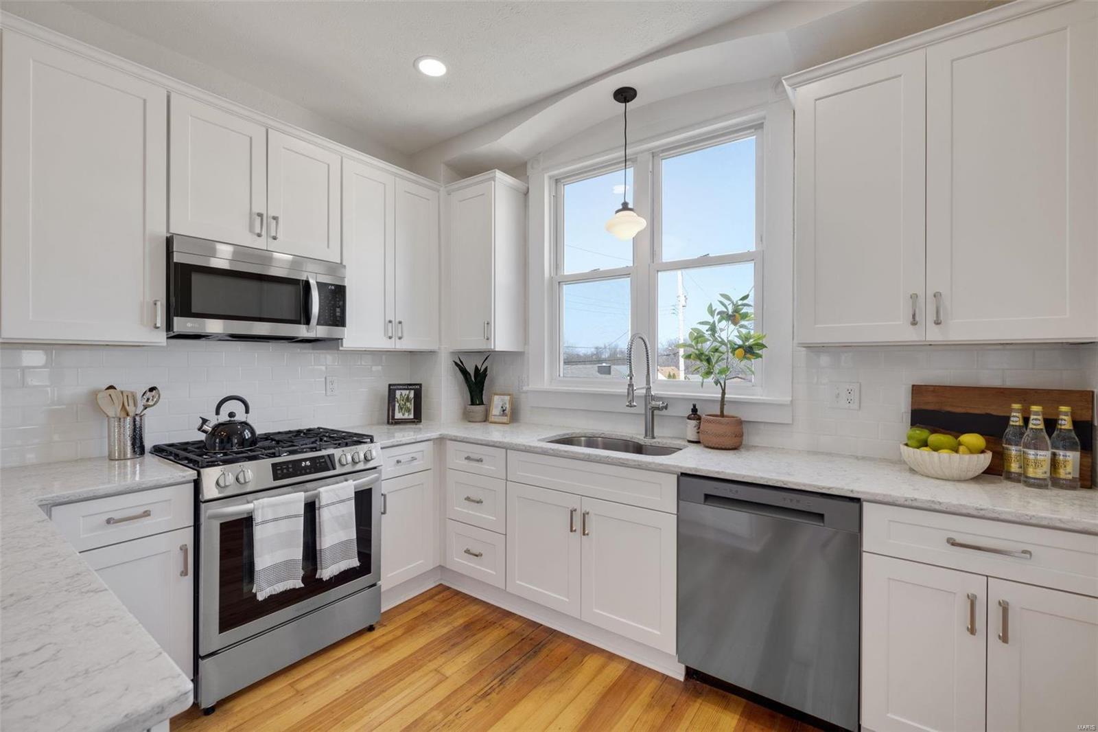 5215 Heege Road St. Louis, MO 63123 - Photo 6 of 38 Gallery Image 6
