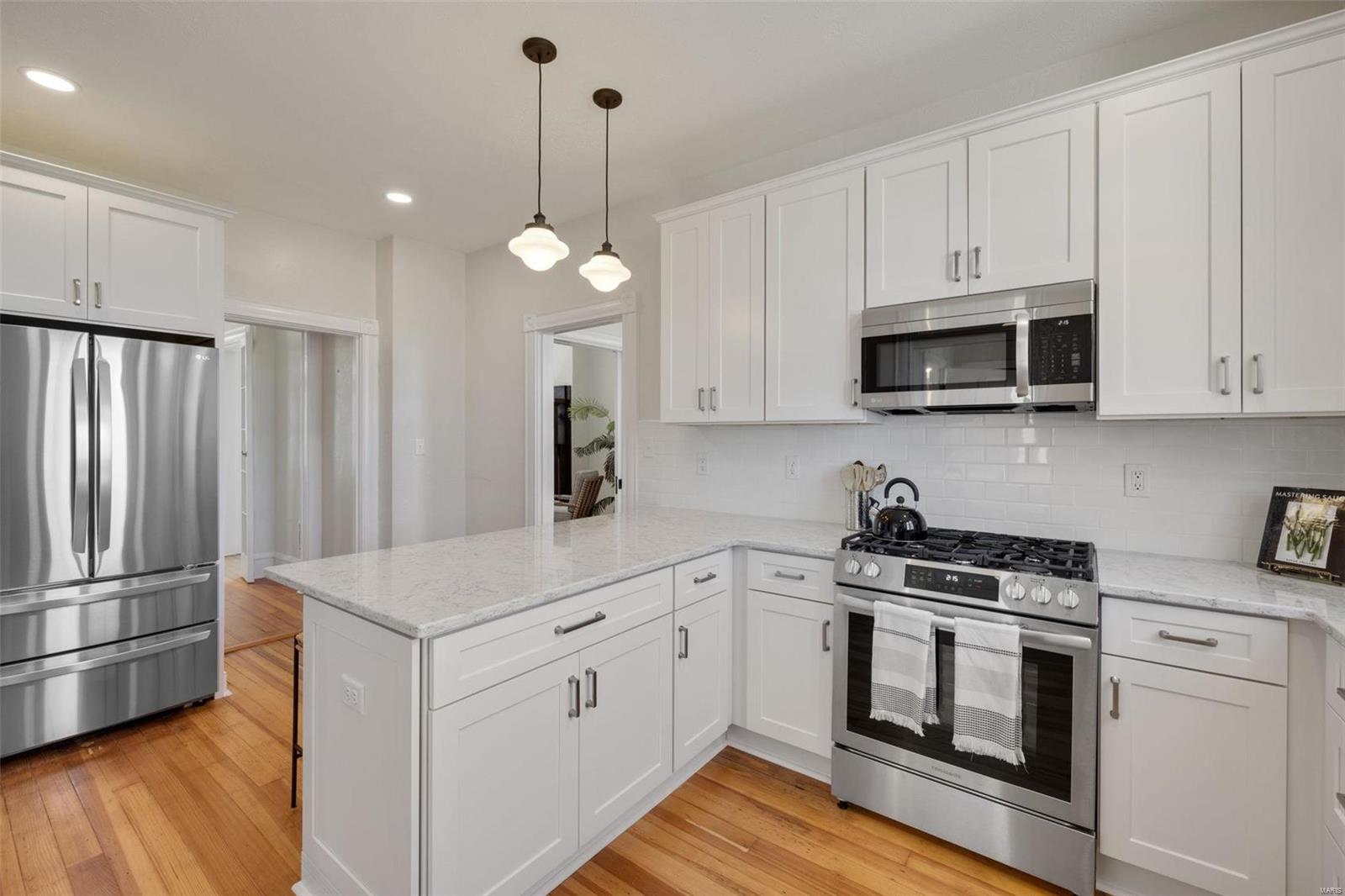 5215 Heege Road St. Louis, MO 63123 - Photo 7 of 38 Gallery Image 7