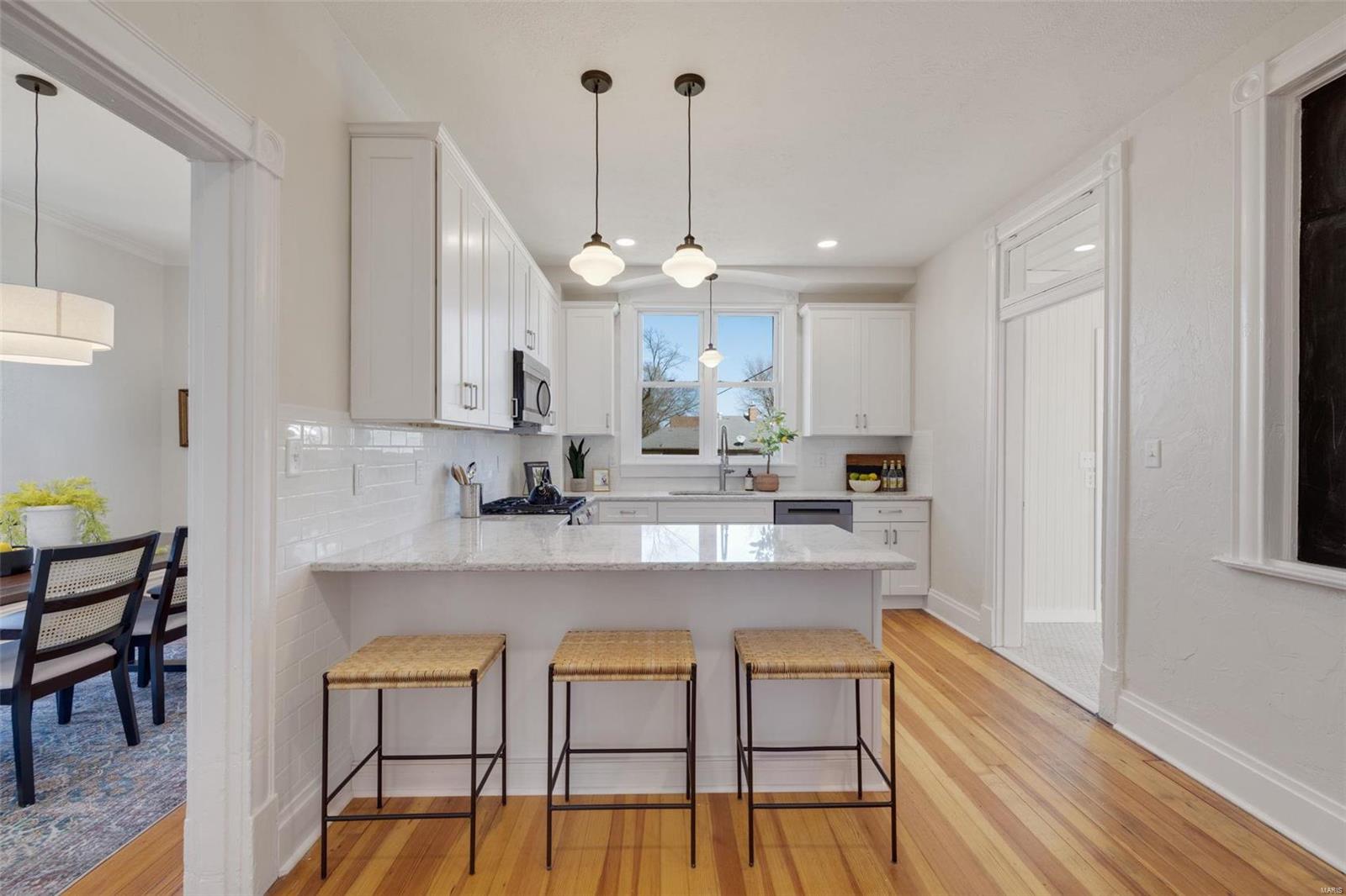 5215 Heege Road St. Louis, MO 63123 - Photo 8 of 38 Gallery Image 8