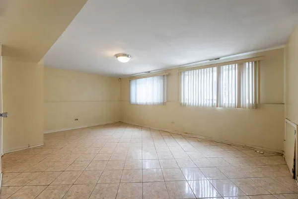 $179,900 | 212 Berry Street, Park Forest, IL 60466