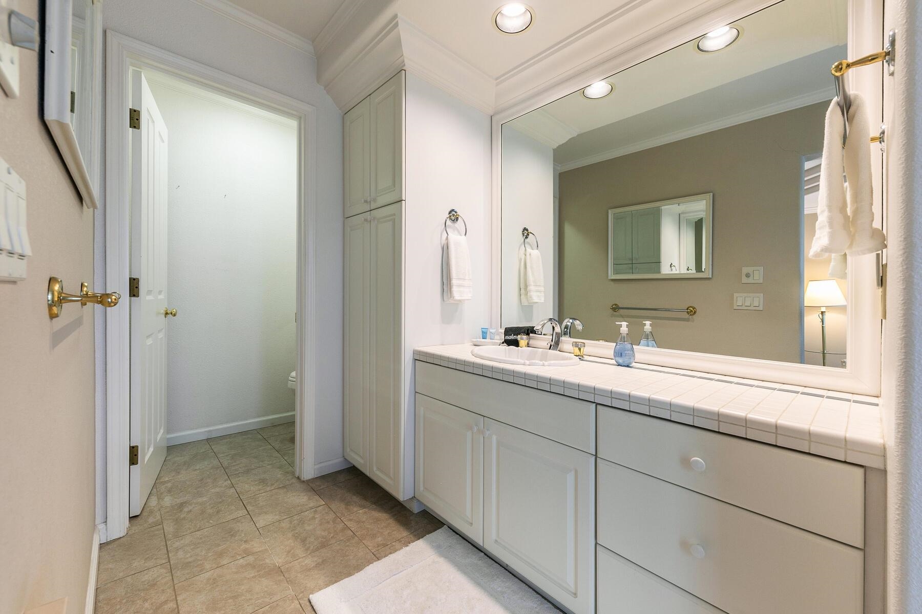 8000 North Lake Boulevard, Unit 5 Kings Beach, CA 96143 - Photo 19 of 28 a bathroom with 2 sink and a mirror