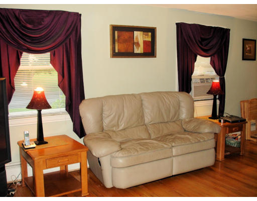 3 Grapevine Road Danvers, MA 01923 - Photo 4 of 10 Gallery Image 4