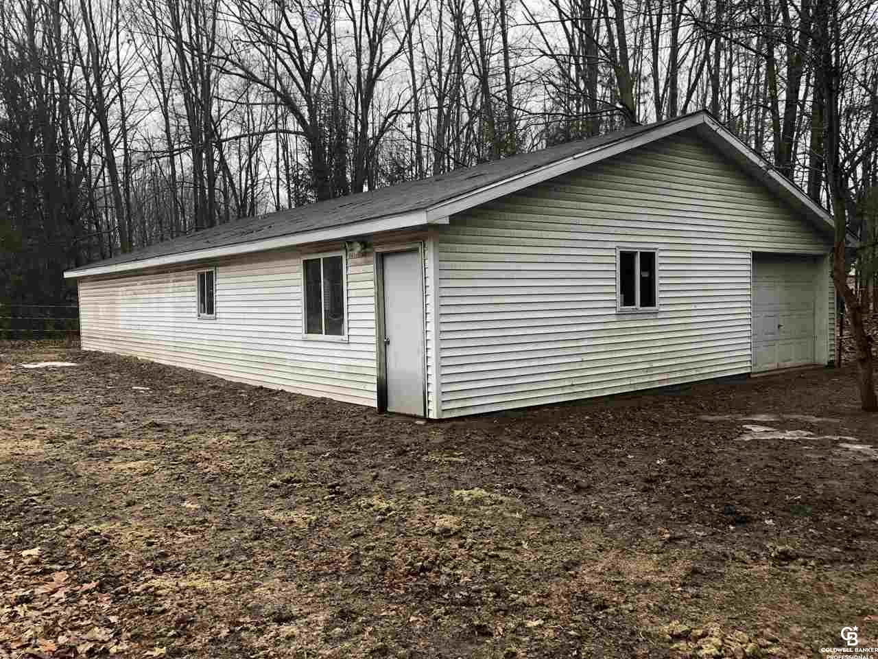 15312 West Burt Road Chesaning, MI 48616 - Photo 8 of 23 31340719-7.JPG