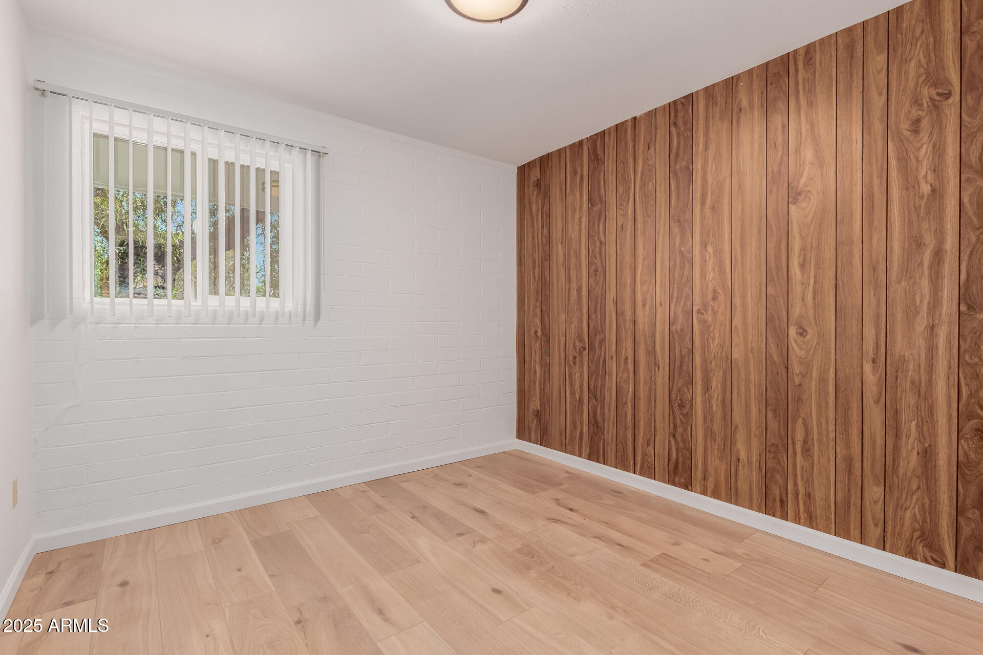 10012 North 16th Drive Phoenix, AZ 85021 - Photo 23 of 39 an empty room with windows