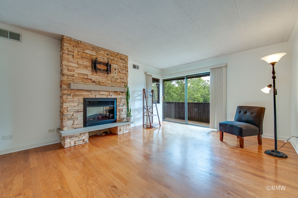 525 Timber Ridge Drive, Unit 306 Carol Stream, IL 60188 - Photo 5 of 26