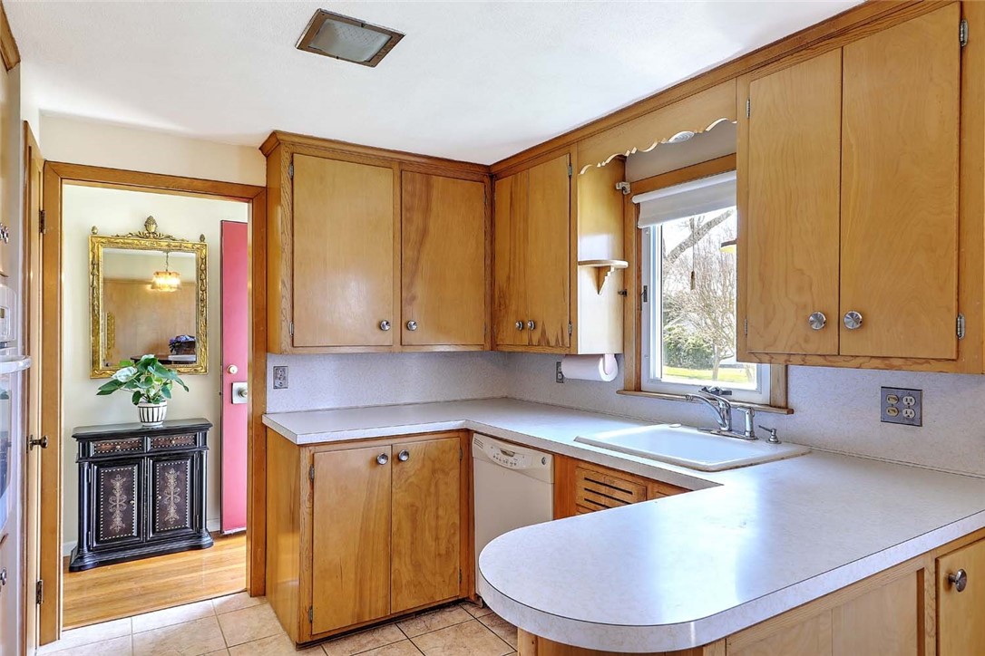 40 Covington Drive Warwick, RI 02886 - Photo 14 of 44