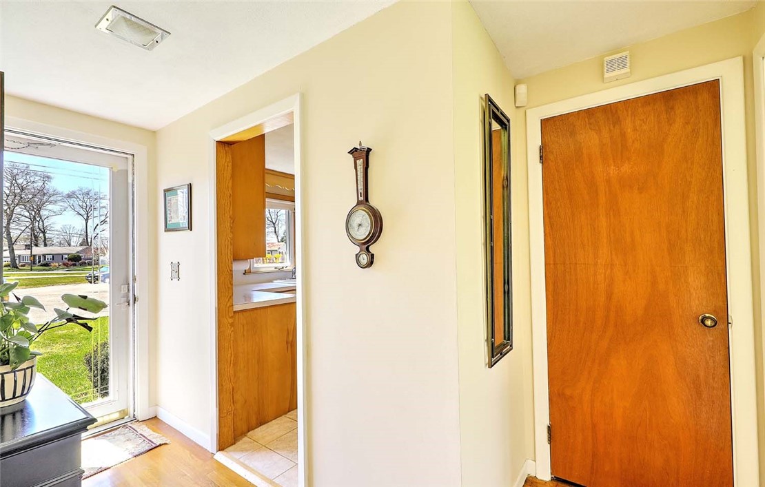 40 Covington Drive Warwick, RI 02886 - Photo 5 of 44