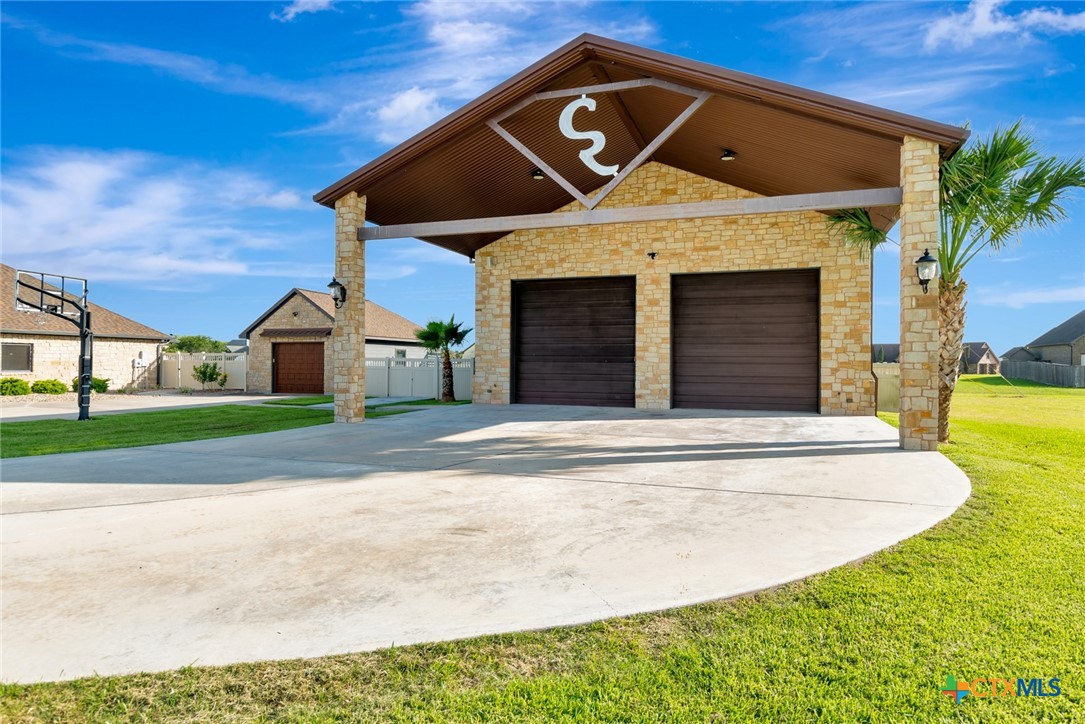 121 Spring Ridge Drive Victoria, TX 77904 - Photo 10 of 14