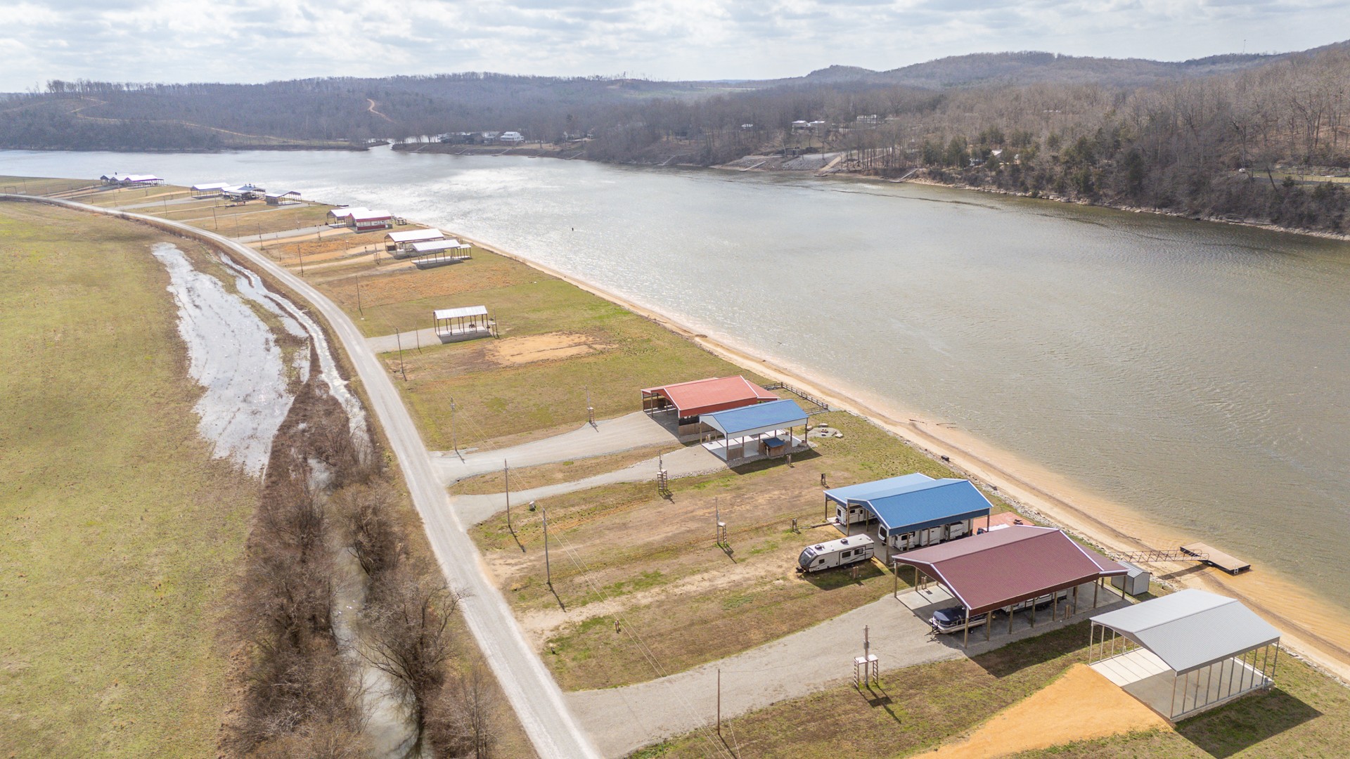 1987 Hardin Bottom River Road Clifton, TN 38425 - Photo 14 of 18 a view of a balcony with an ocean