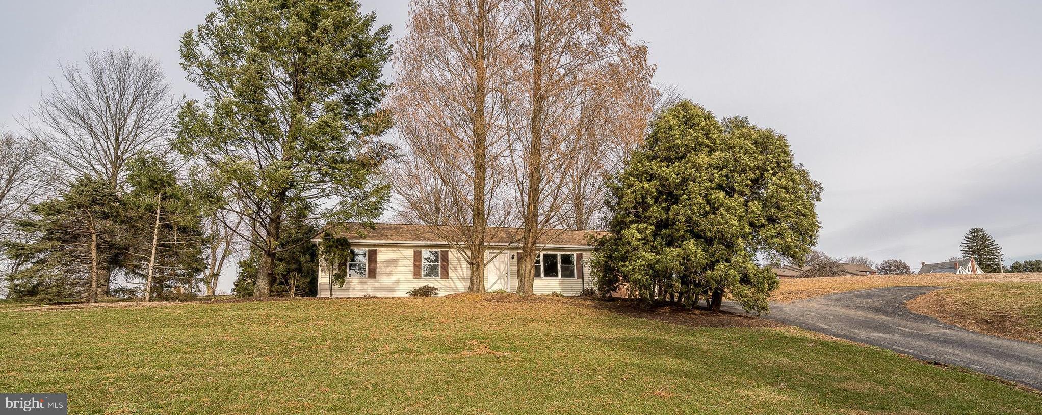 28 Fairview Road Lititz, PA 17543 - Photo 1 of 22 Lovely country 1-story