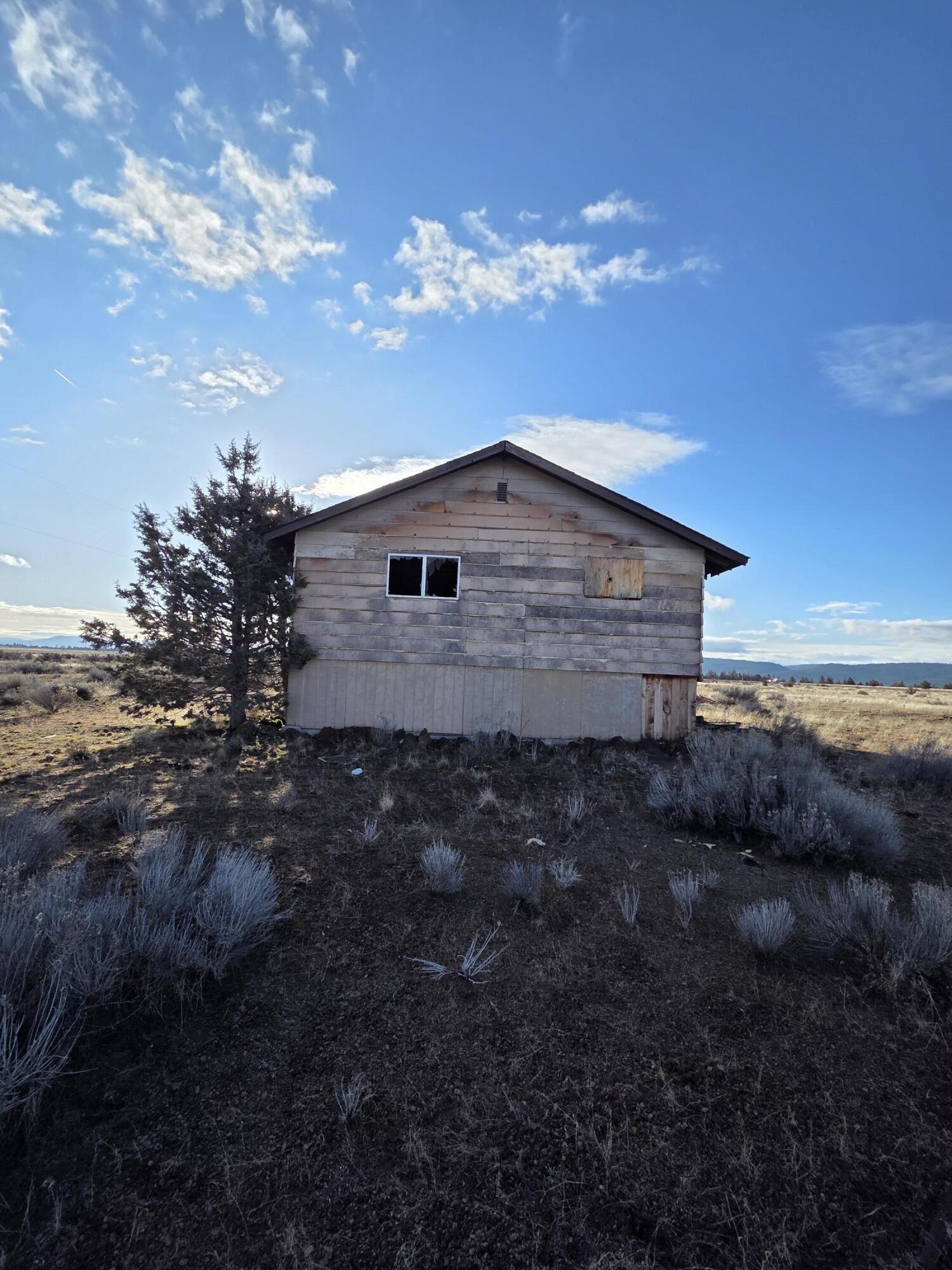27960 Wheeler Street Chiloquin, OR 97624 - Photo 2 of 17 a view of a house with a dry yard