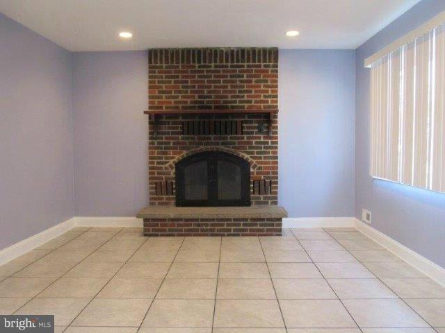 6911 Decatur Place Hyattsville, MD 20784 - Photo 7 of 28 Living Room